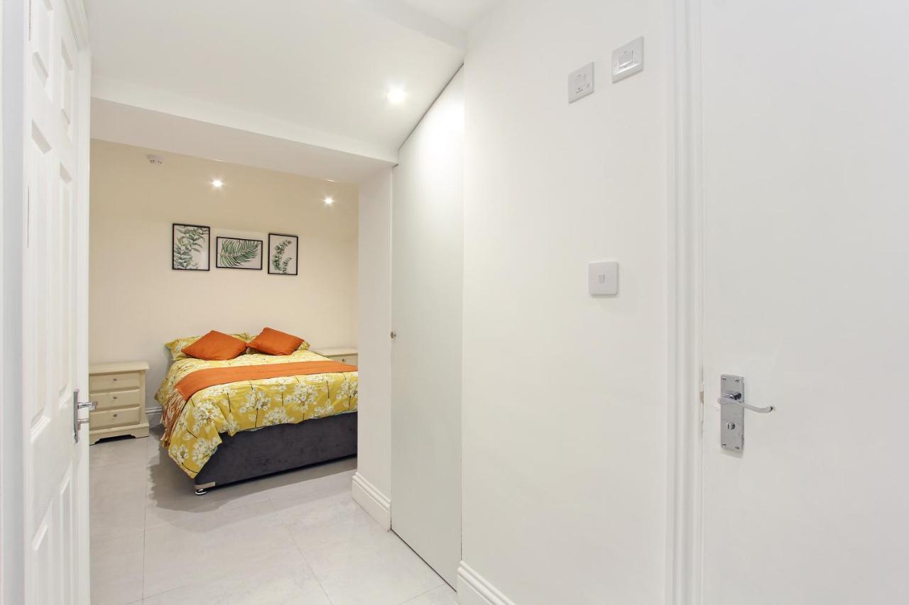 Appartamento Splendid Flat In Kensington Olympia Londra Esterno foto